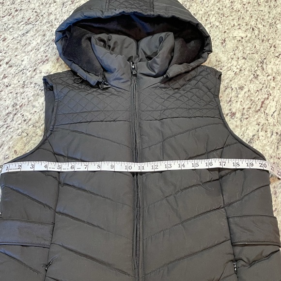 COPY - Black Liz Claiborne Puffer Vest with Detachable Hood GENTLY USED. Ladies… - Picture 6 of 10